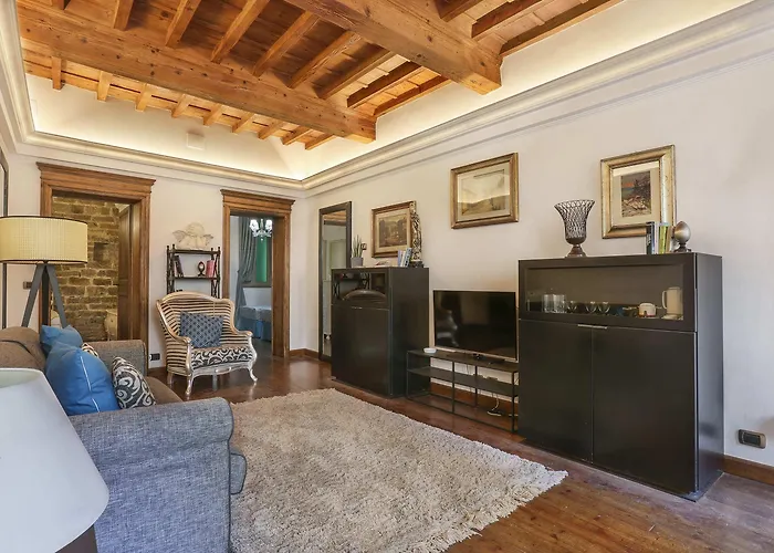 Pontevecchio Stylish In Florence